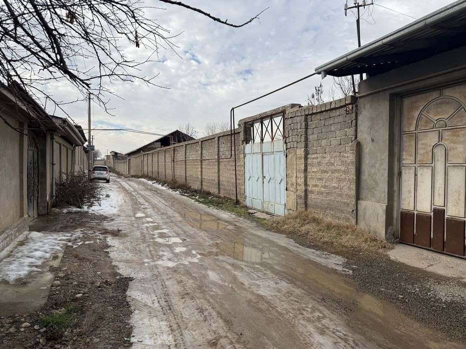 Срочна Yer sotiladi 12 Sotix. Bo’lib berishga ham beriladi