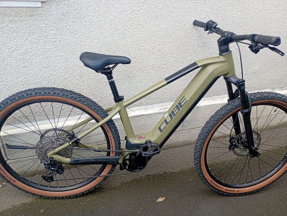 Bicicleta electrica Cube 750