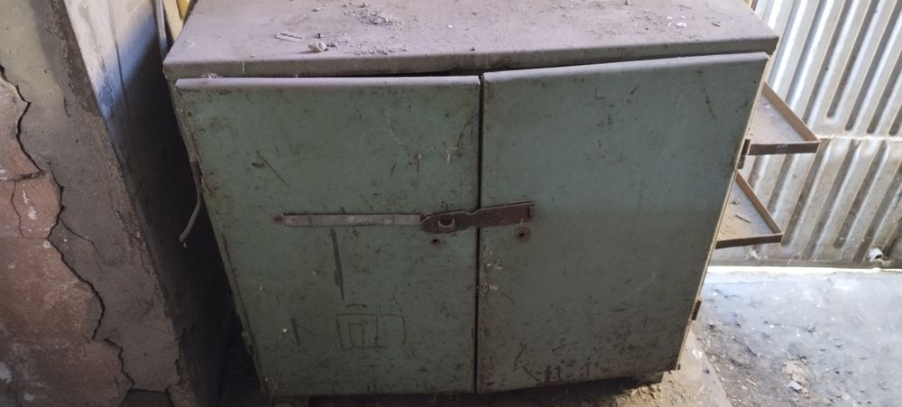 Продам шкаф под инструмент СССР