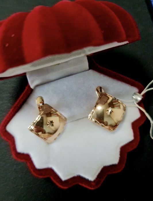 Золотые новые серьги Ромбики 585 пробы