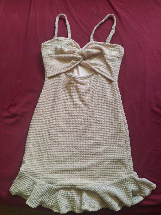 Рокля в кремав цвят