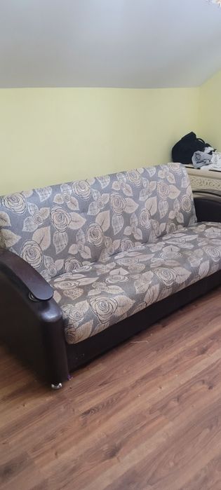 Продаю диван книжку