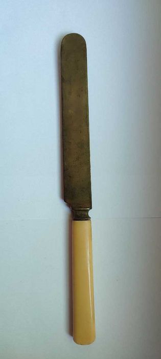 НОЖ столовый с вензелем и рукояткой из слоновой кости