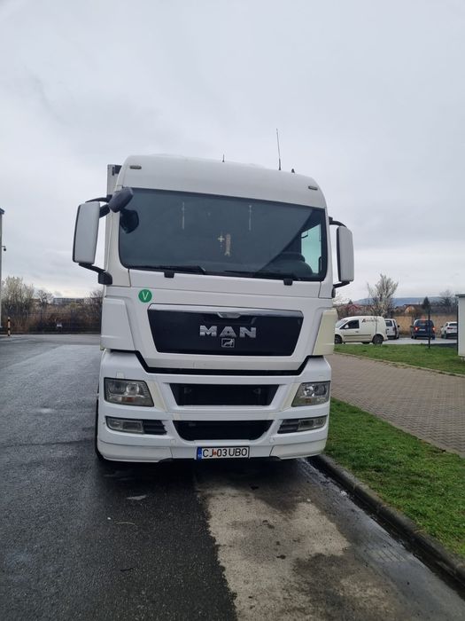 Se vinde 2 camioane si 2 semiremorci frigorifice