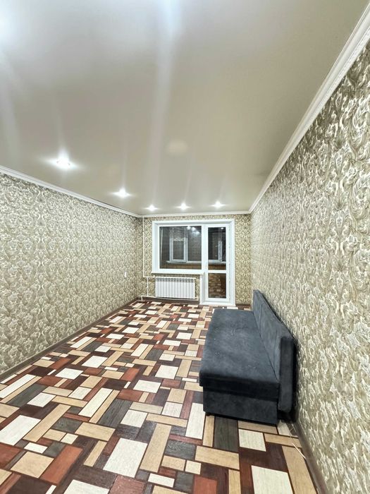 Продаю 2 ком. кв. 16 микрорайон, дом 39, 4 этаж. Остановка Колос