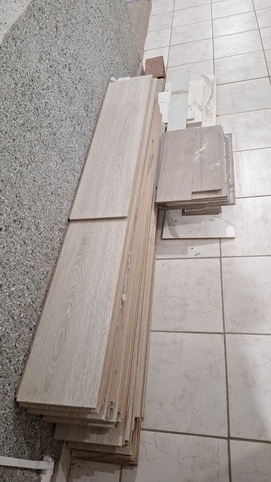 Отдам бесплатно Б/у ламинат