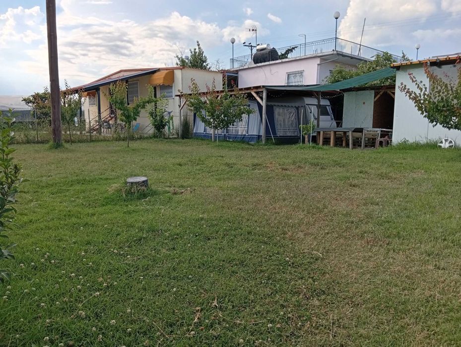 Място за каравана 100 метра от плаж в Кариани -1600 е/год.