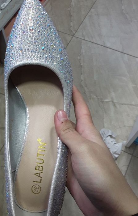 Ayollar vecherni tuflisi