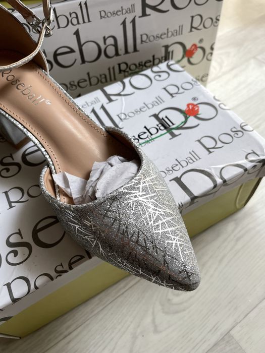 Новые босоножи для девочки