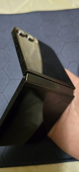 Samsung Galaxy Z Flip7 FE