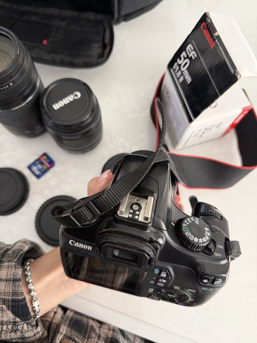 CANON EOS 1100D зеркальная камера