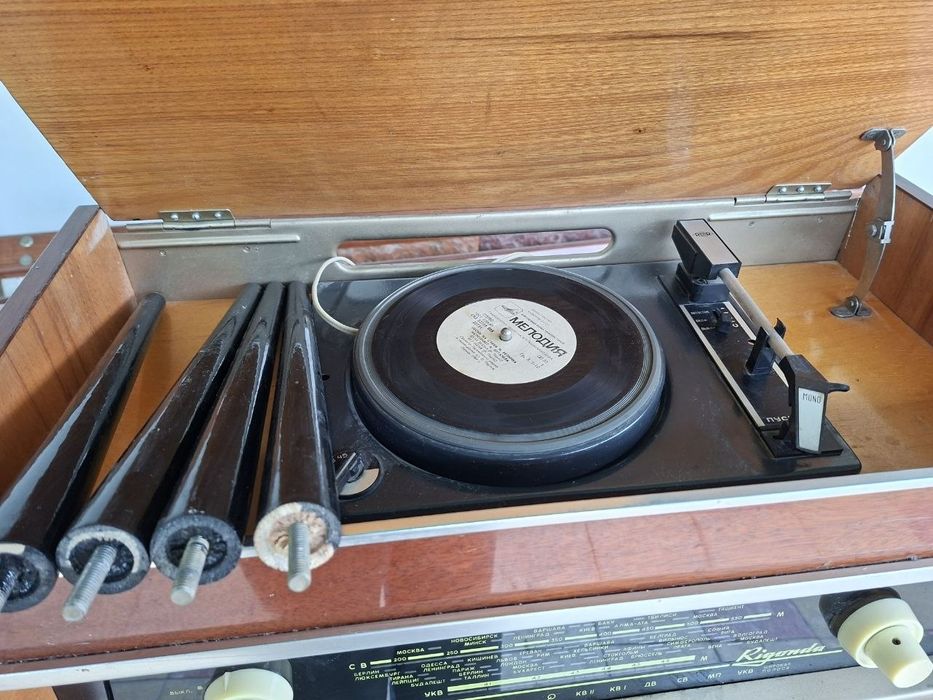 Продам ретро радио Ригонда