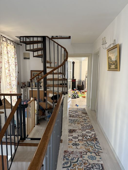 Apartament in duplex situat cartier privat in Bujoreni, str Prieteniei