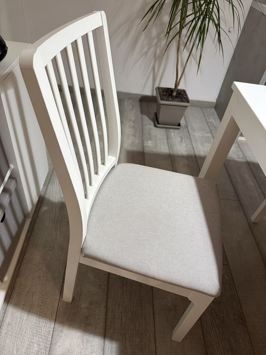 Masa bucatarie extensibila cu 4 scaunde