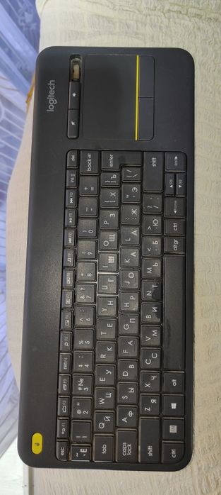 Logitech K400 Plus клавиатура с тачпадом