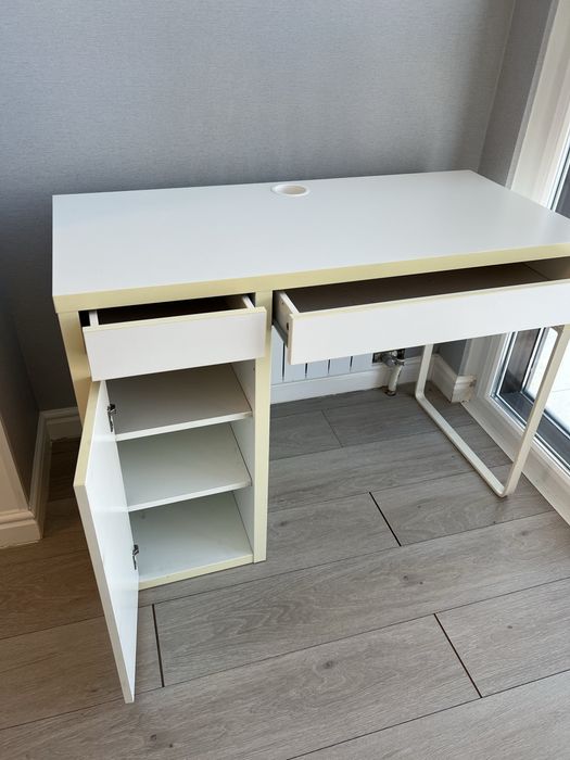 Продам шкаф в спальню и стол