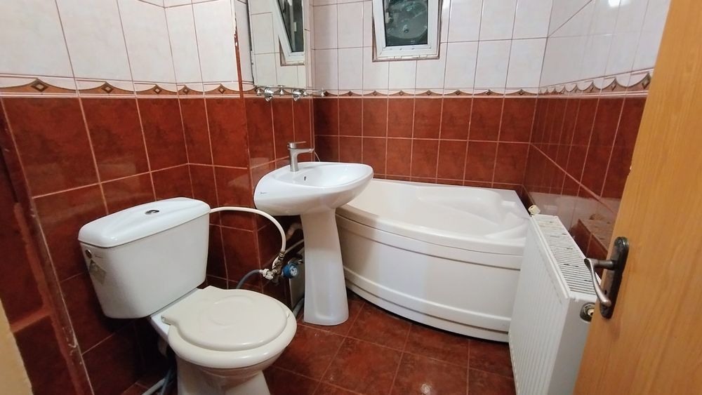 Ofer spre închiriere apartament cu 2 camere