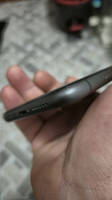 Iphone 11 128 gb 83% baterie