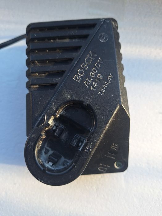 Винтоверт BOSH  със зарядно към него