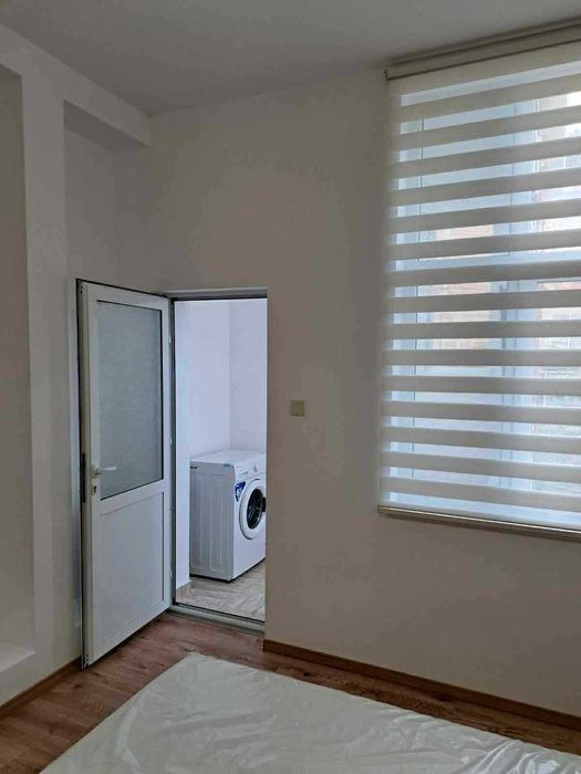 Дава се под наем Тристаен апартамент в Ямбол, Аврен - 90 кв.м за 433.5 € - Снимка #3