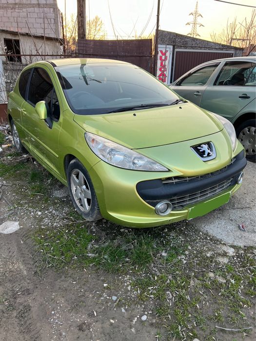 Dezmembrez Puegot 207 1.6 HDI 2008 90cp 160000km