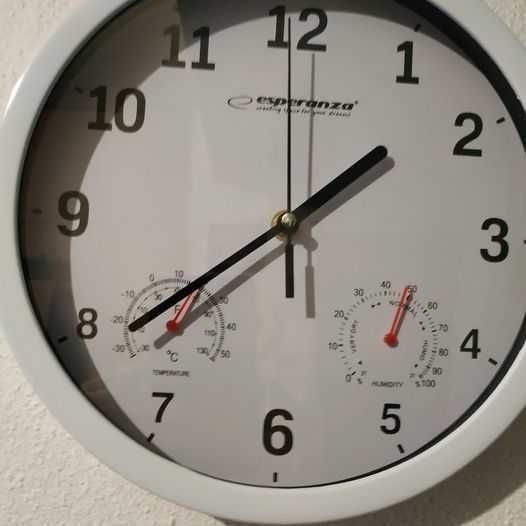 Ceas de perete cu termometru și hidrometru pt umiditate,nou.
