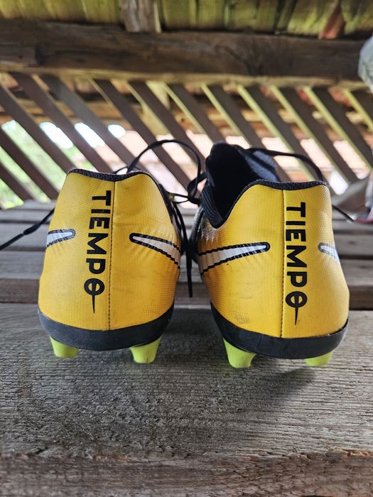 Tiempo Nike fotbal