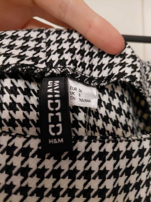 Рокля черно бяла пепит h&m