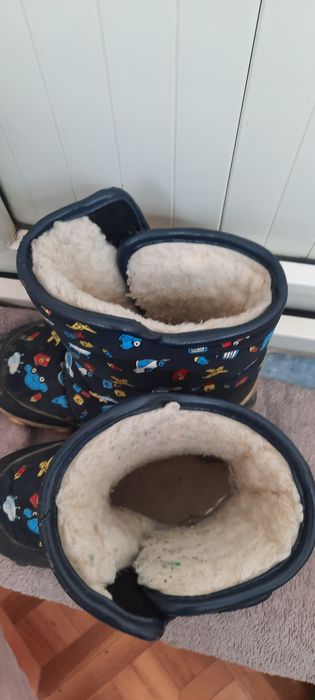 Продам детскую обувь