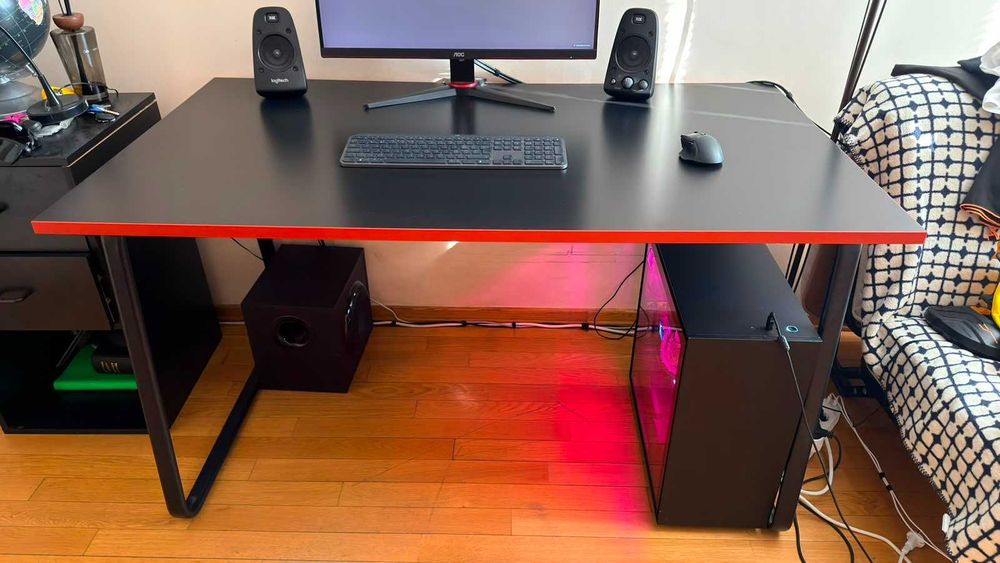 IKEA HUVUDSPELARE геймърско бюро 140x80 см