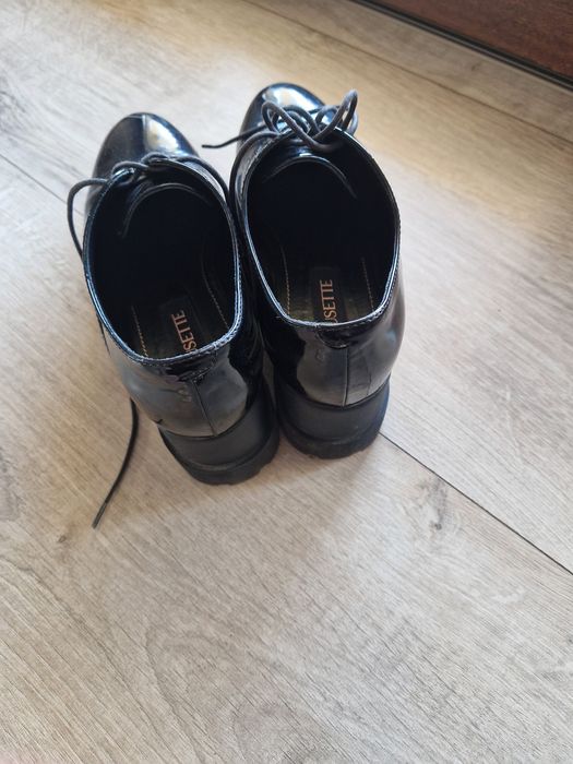 Vând pantofi eleganți