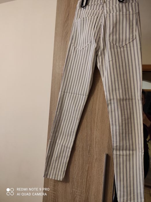 Vand pantaloni noi Stradivarius marimea 36