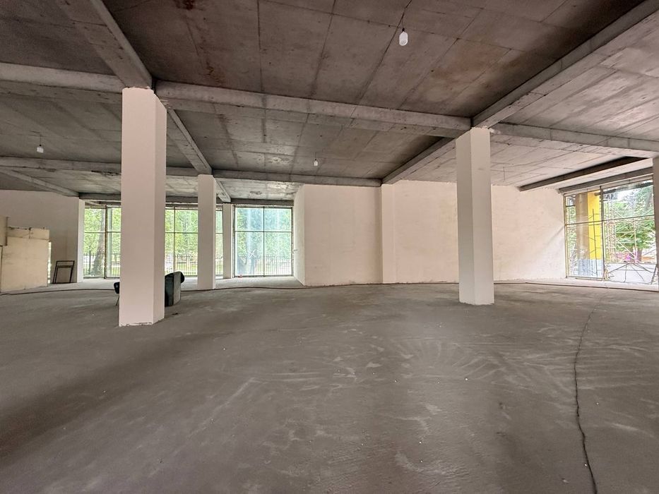 Сдаётся коммерческое помещение 1.500 м² на улице Шота Руставели