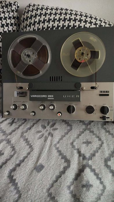 Vând un Magnetofon UHER Funcțional .Pret 500 ron.