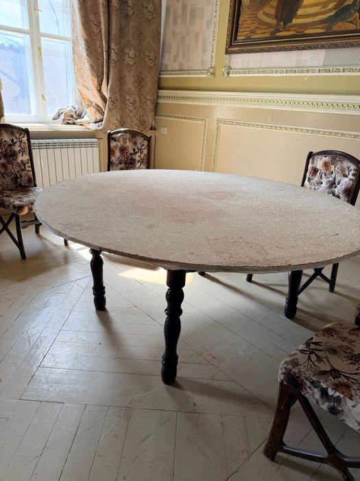 Стол круглый большой