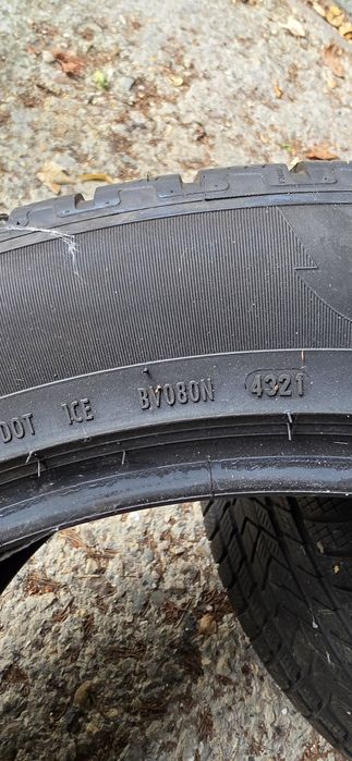 Pirelli 325/40/22  Зимни- 2броя