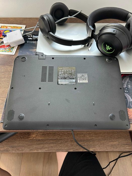 Laptop Acer Aspire ES1-311 — baterie excelenta, ideal tester auto