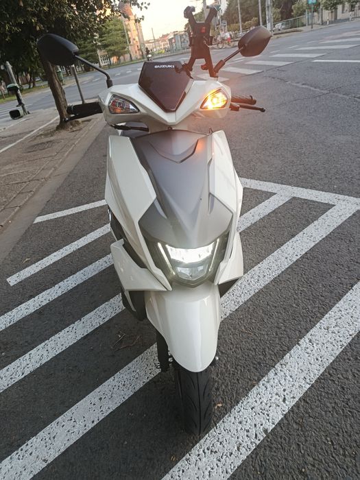 Vând Suzuki Avenis 125