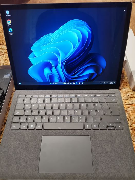 Microsoft Surface Laptop 5 I5-1235U 16gb 512gb Display 2k touch-screen