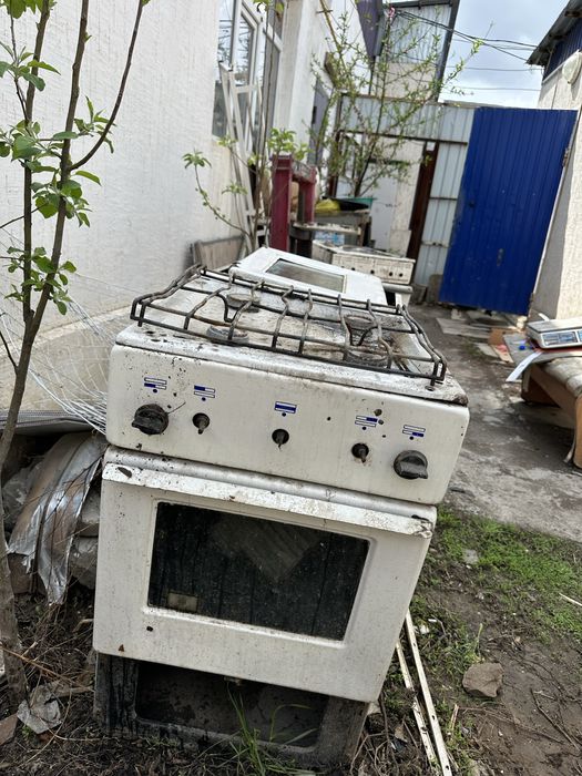 Продам газовую плиту