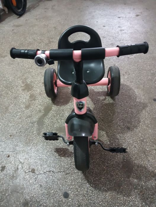 Bicicleta și trotineta copii