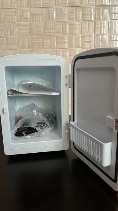 Frigider cosmetice nou