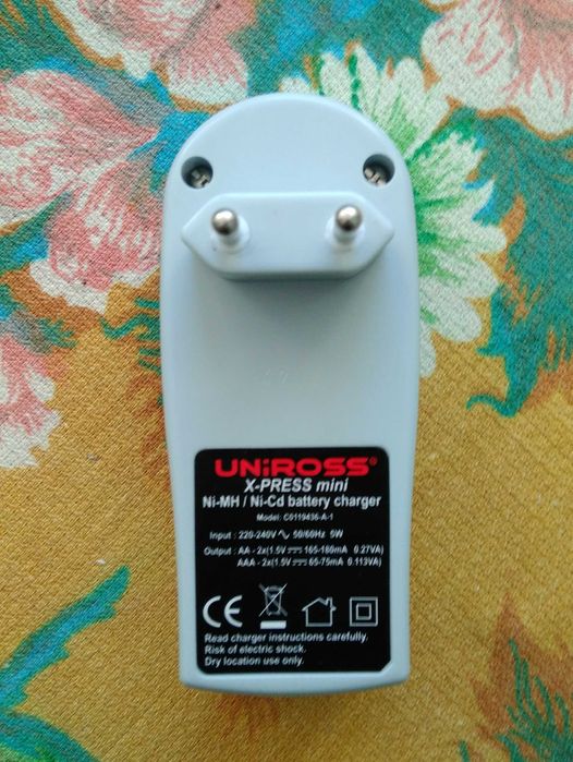 Зарядно за батерии тип АА и ААА.