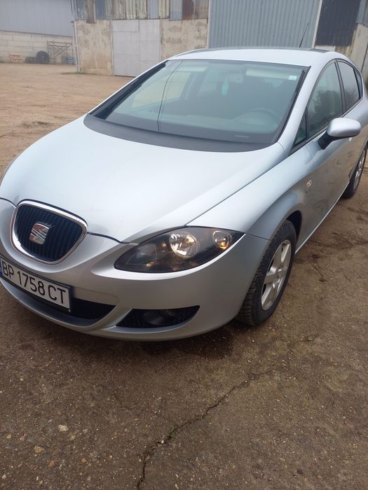 Продава се сеат леон