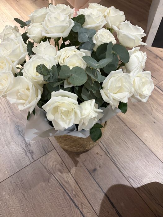 Продам цветы розы красные/белые