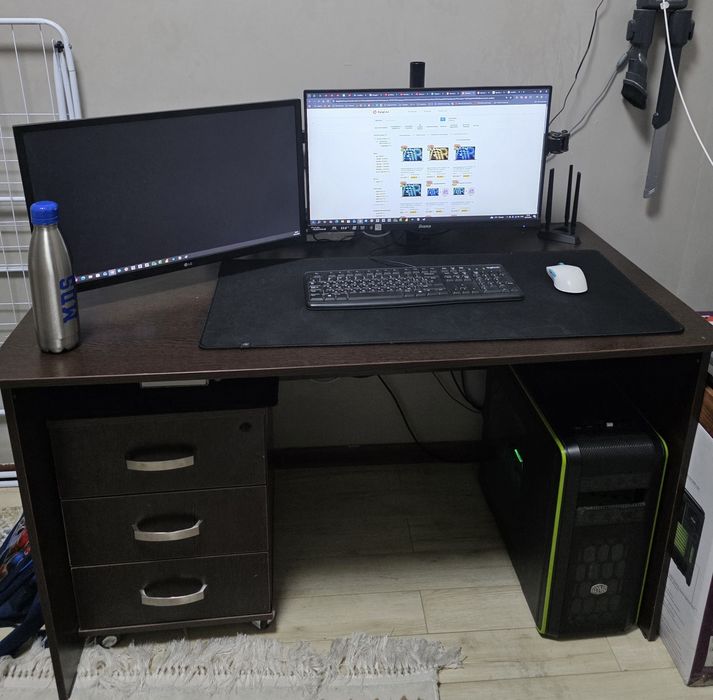 Мощный заводской компьютер с 2 мониторами.