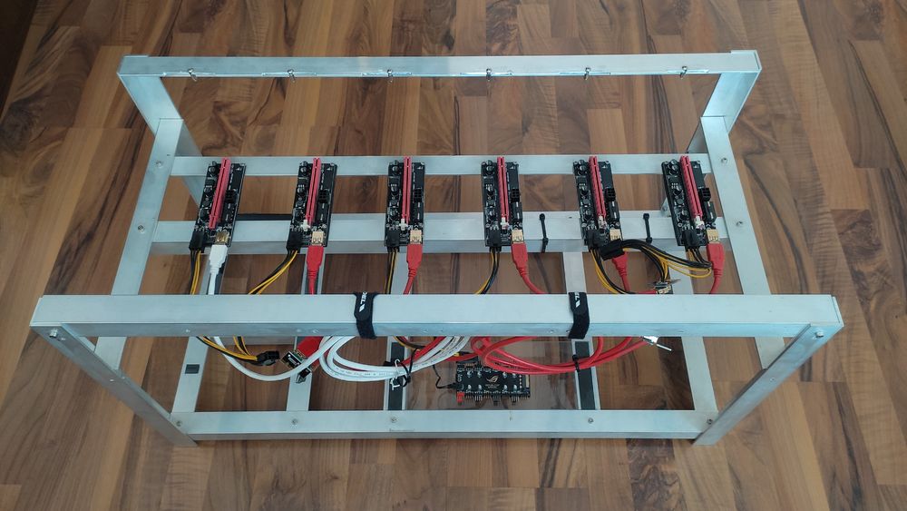 Алуминиево шаси за майнинг риг крипто или AI за 6 карти с райзери