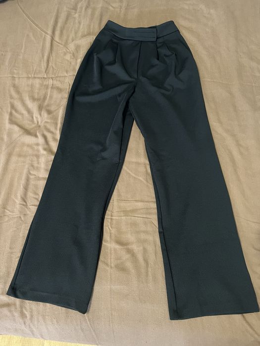 Чисто нови черни панталони