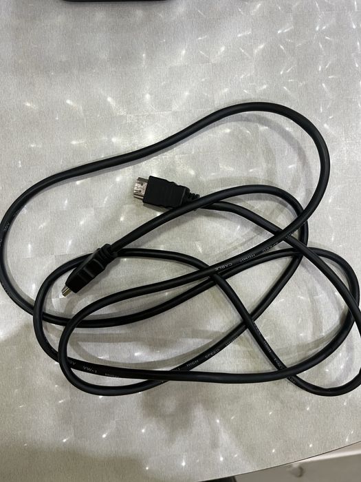 Apple TV със HDMI Кабел и Захранващ кабел