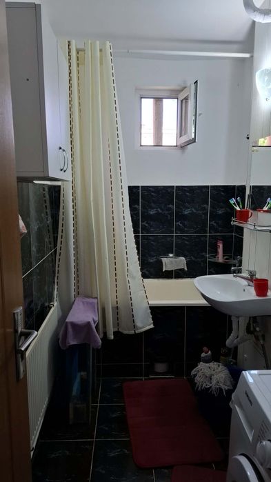 De vanzare apartament 3 camere etaj 2